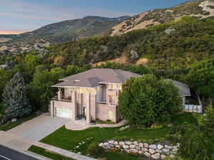 Huge private lot up against the mountains