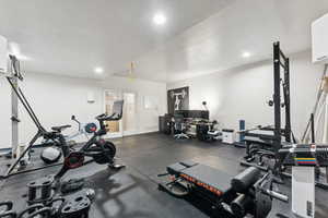 Huge workout room with padded flooring (equipment negotiable)