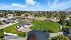 Aerial view of property in a cul-de-sac