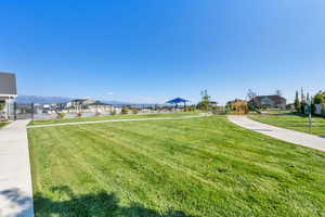 View of home's community with a mountain view