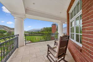 Balcony featuring a mountain view