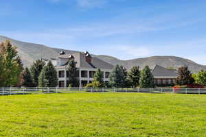 View of yard featuring a mountain view and a view of countryside