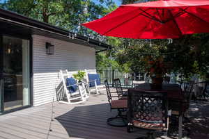 Deck with outdoor dining space