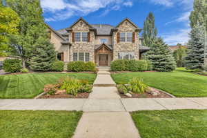 Craftsman house with a front lawn and stone siding