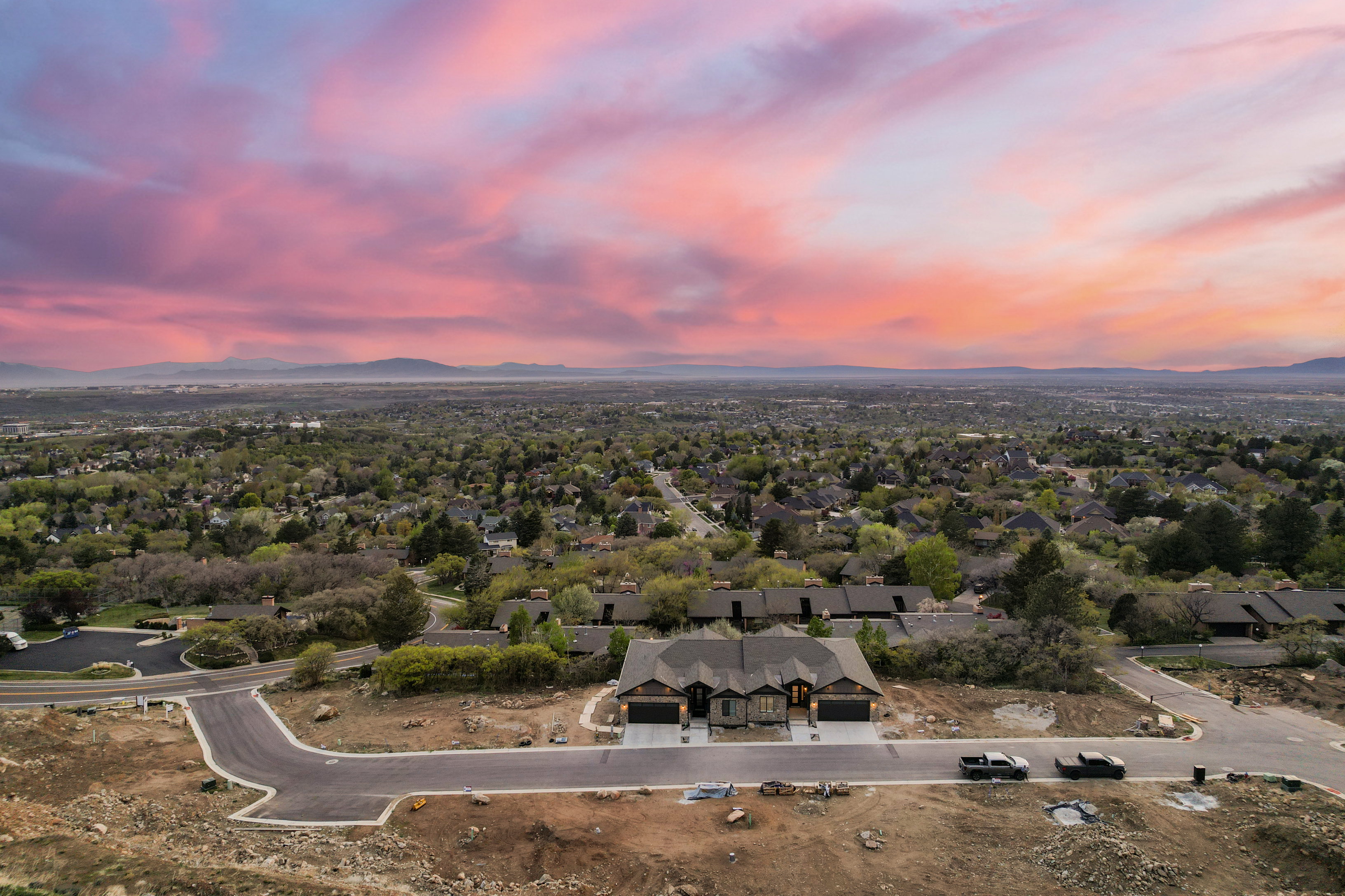 Aerial view of property's location featuring a mountainous background and nearby suburban area
