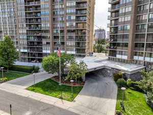 View of apartment building / complex