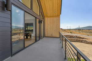 Balcony featuring a mountain view