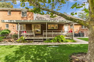 Large covered deck for entertaining