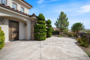Front patio and entry