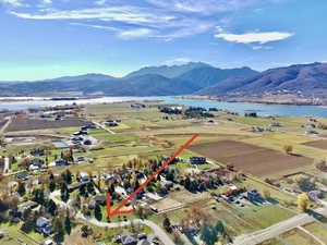 Aerial overview of property's location featuring a water and mountain view