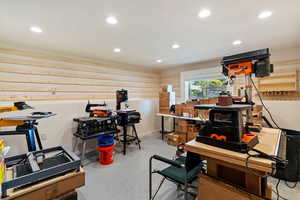 Miscellaneous room featuring recessed lighting