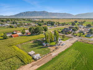Overview of rural landscape with a mountainous background and abundant farmland