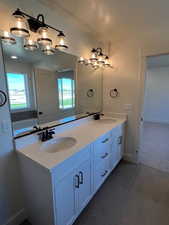 PRIMARY SUITE BATHROOM W/ DOUBLE SINKS!