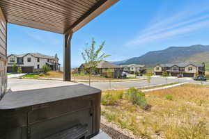 View of yard featuring a residential view, a mountain view, and a hot tub