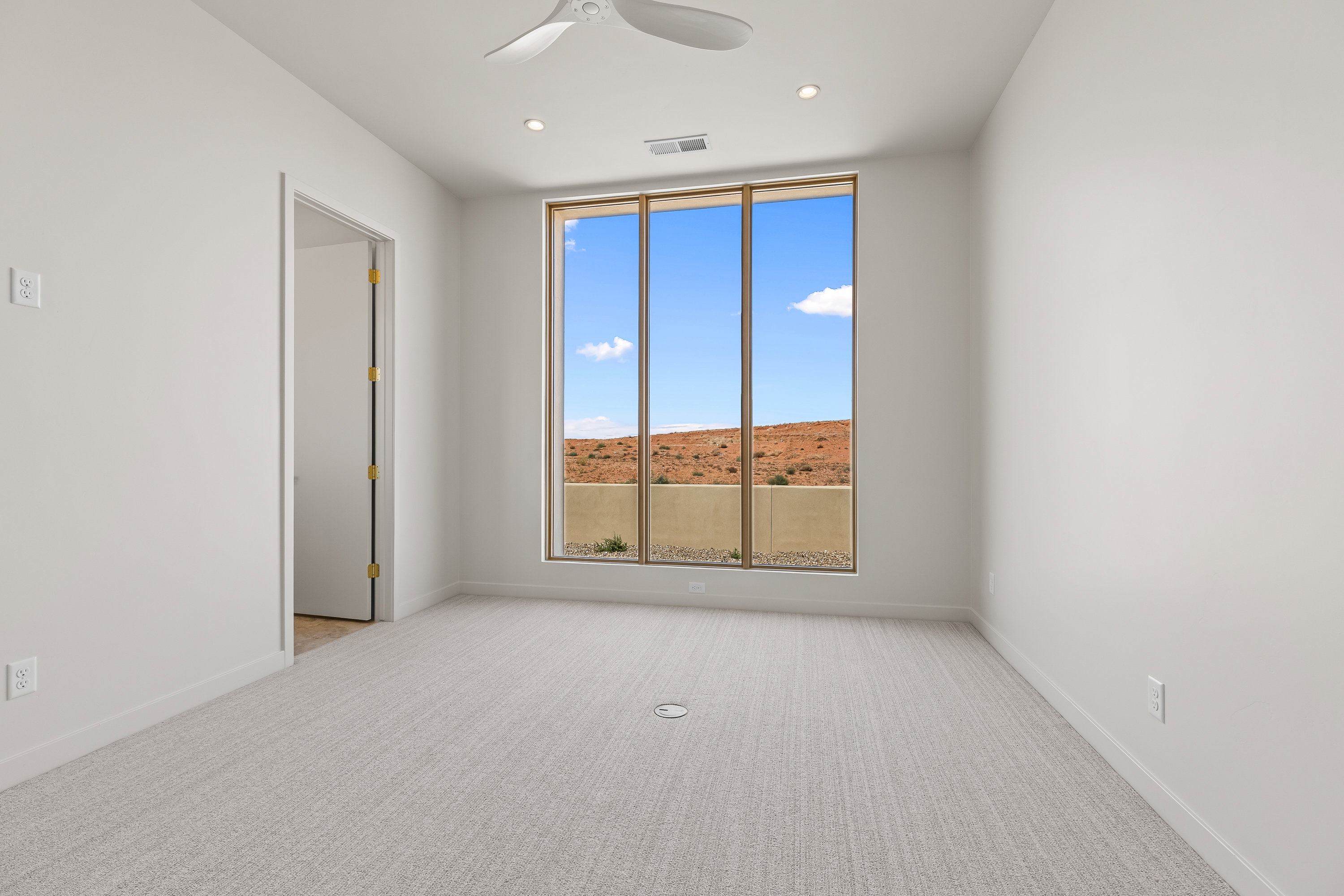 Office/Bedroom 4 with Entrance by the Front Door, Ensuite Bathroom & Walk in Closet