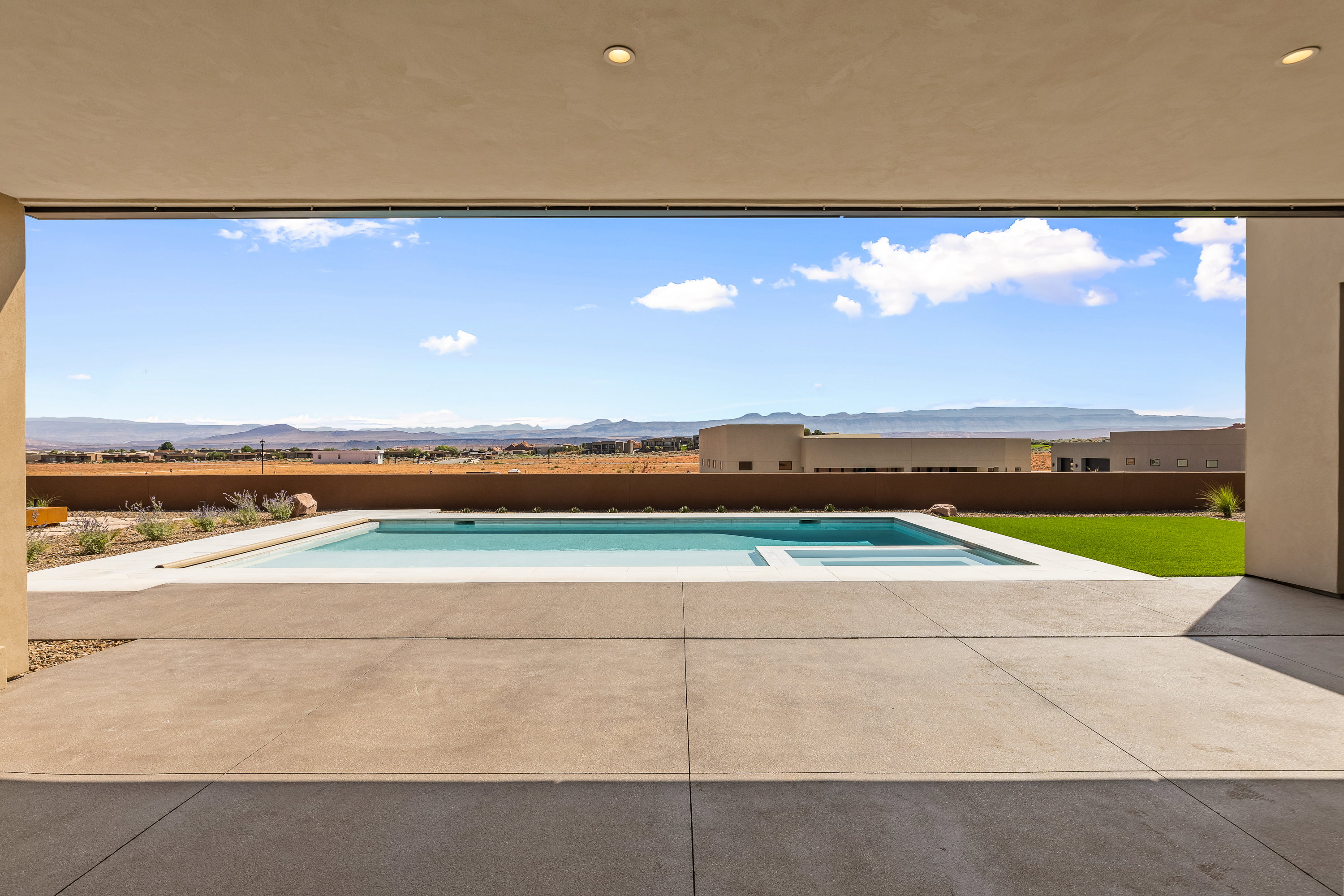 950 Sqft Covered Patio