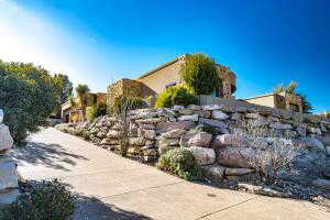 View of home's community