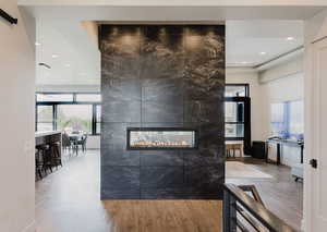 Welcome area with a fireplace and recessed lighting