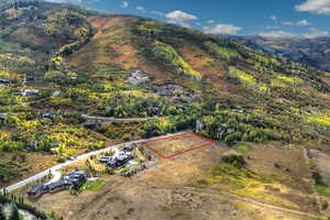 Aerial view of property and surrounding area with property boundaries highlighted and mountains