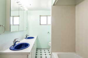 Bathroom with double vanity and tub / shower combination