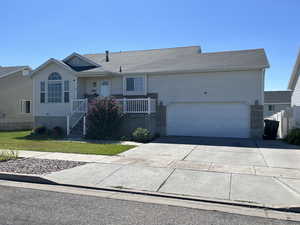 Ranch-style home with driveway