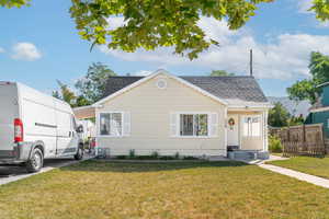 Bungalow featuring a shingled roof