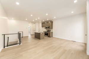 Whether it’s a quick breakfast or dinner with friends, this kitchen makes it easy.