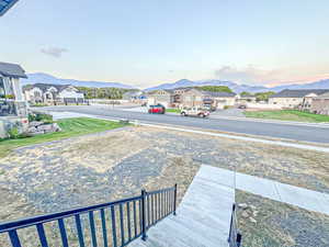 View of yard with a residential view and a mountain view