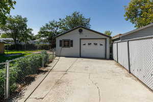Detached garage with driveway