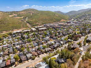 Aerial view of property's location featuring a mountainous background