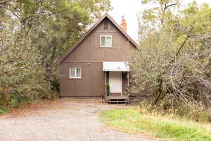 Chalet / cabin featuring a chimney