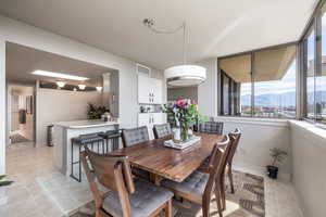 Dining area to kitchen