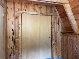 Detailed view of wood walls