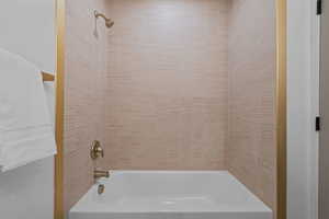 Bathroom with shower / bathtub combination