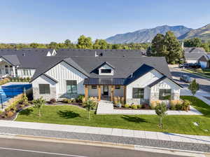 Modern farmhouse with pickle ball court