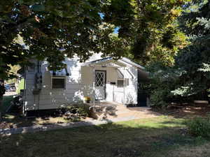 Bungalow with a front lawn