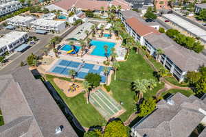 Bird's eye view of a pool area and apartment complex
