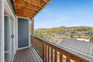 Balcony featuring a mountain view