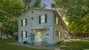 View of front of house featuring a front yard