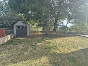 View of yard featuring a storage shed