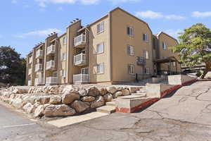View of apartment building / complex