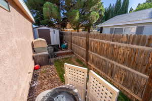 View of yard featuring a shed