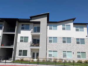 View of apartment building / complex