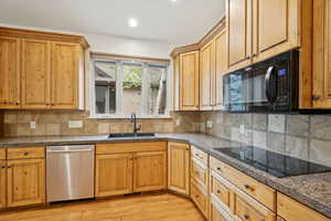 Full Kitchen with Double Oven, Breakfast, Granite Counters, Island and Plenty of Storage
