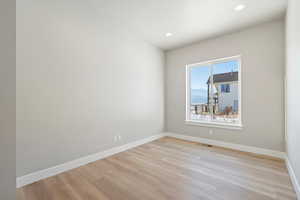 Huge study with views of Ben Lomand Peak