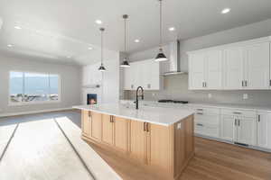 Gas range, hood vented to the exterior