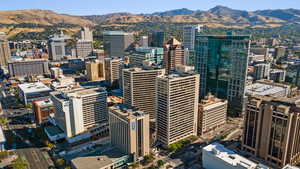 City view featuring a mountain backdrop