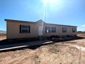Manufactured home with crawl space