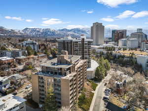 City view featuring mountains