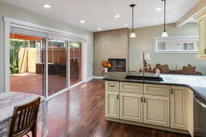 Open floorplan, perfect for entertaining